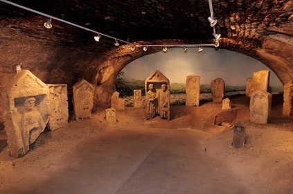 France, Côte-d' Or (21), Dijon, musée archéologique, stèles et bas-reliefs de l' époque gallo-romaine