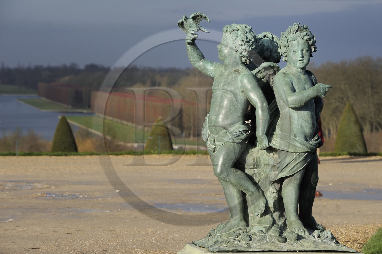 France, Yvelines (78), parc du château de Versailles, statue du parterre d'eau