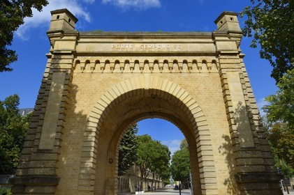 France, Moselle (57), Metz, la porte Serpenoise