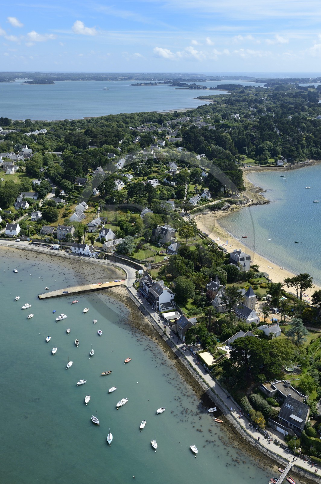 France, Morbihan (56), Golfe du Morbihan, Ile-aux-Moines, plage du Lério (vue aérienne)