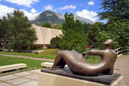 Switzerland, canton of Valais, Martigny, Pierre Gianadda Foundation, Henry Moore, Large Reclining Figure, bronze, 1982