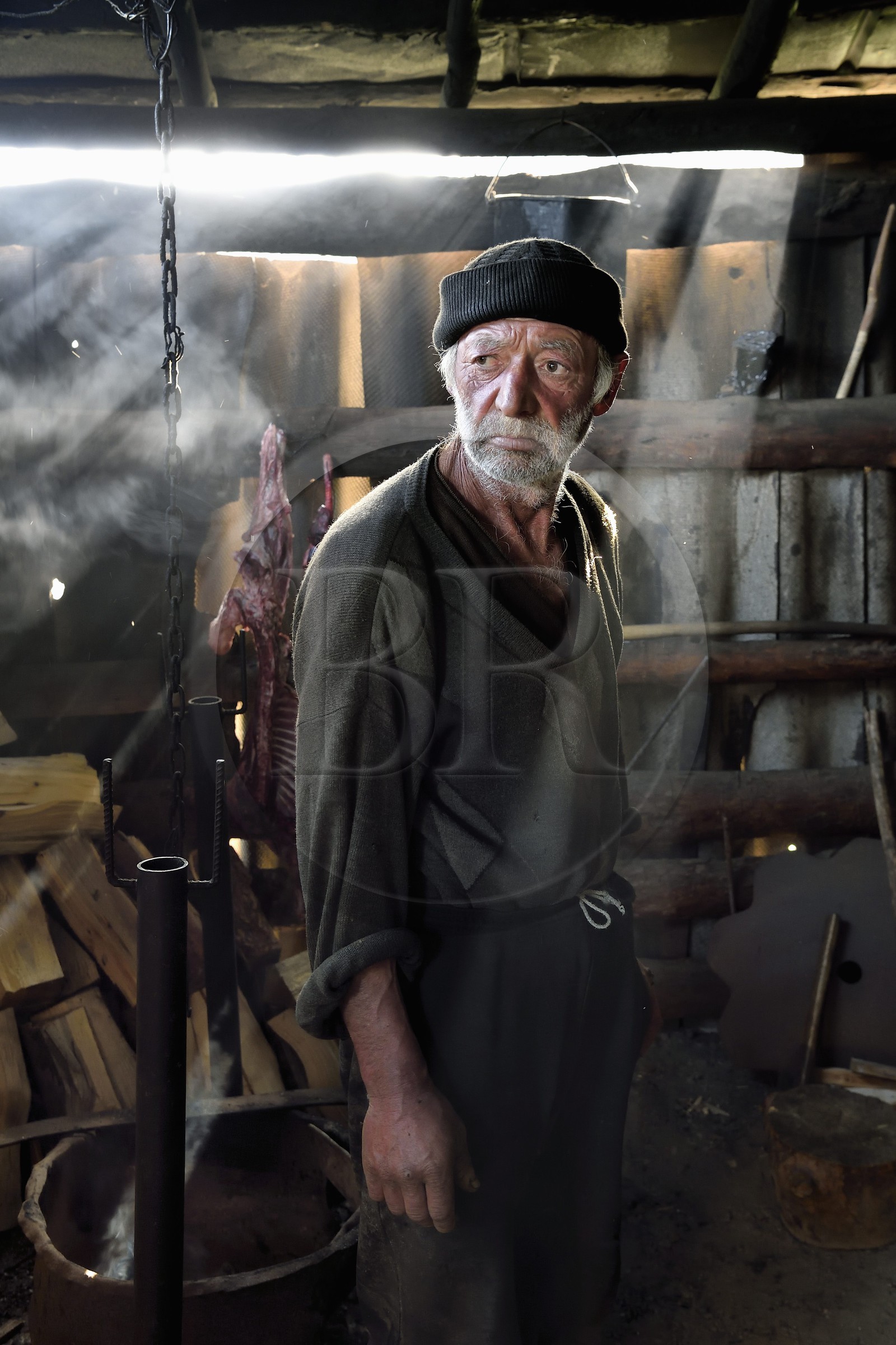 Géorgie, Kakheti, Parc national de Touchétie, bergerie vers le village de Bochorna, le berger Kako y fabrique son fromage de manière traditionelle et artisanale