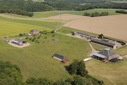 France, Seine-Maritime (76), Saint-Wandrille-Rançon, ferme (vue aérienne)