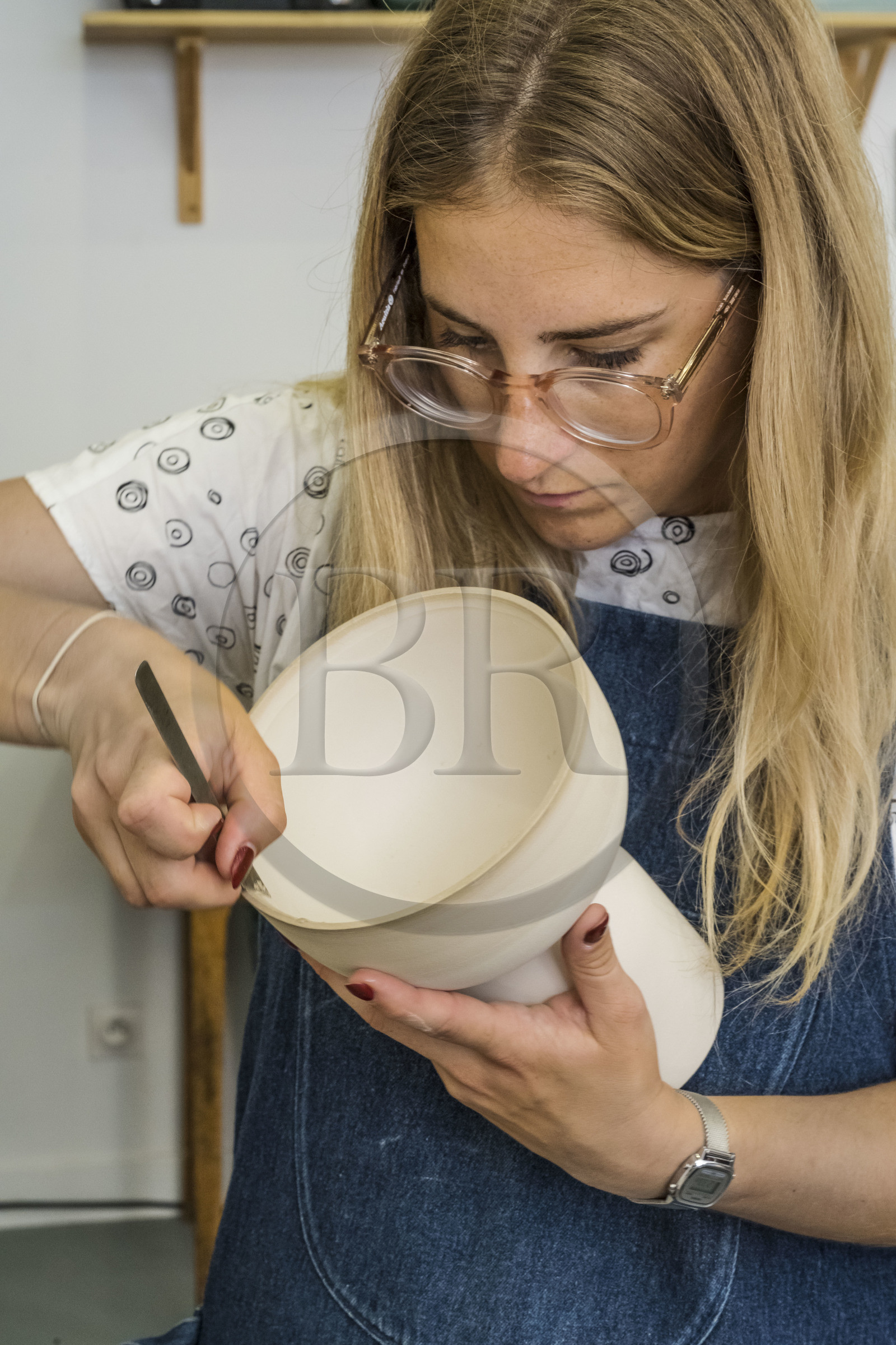 France, Alpes-Maritimes (06), Vallauris, la céramiste Maureen Stengel-Guillot de l'atelier MSG Céramique