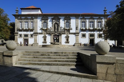 Portugal, région du Minho, Guimaraes, ville classée Patrimoine Mondial de l' UNESCO, ancien couvent de Santa-Clara et actuel Hotel de Ville