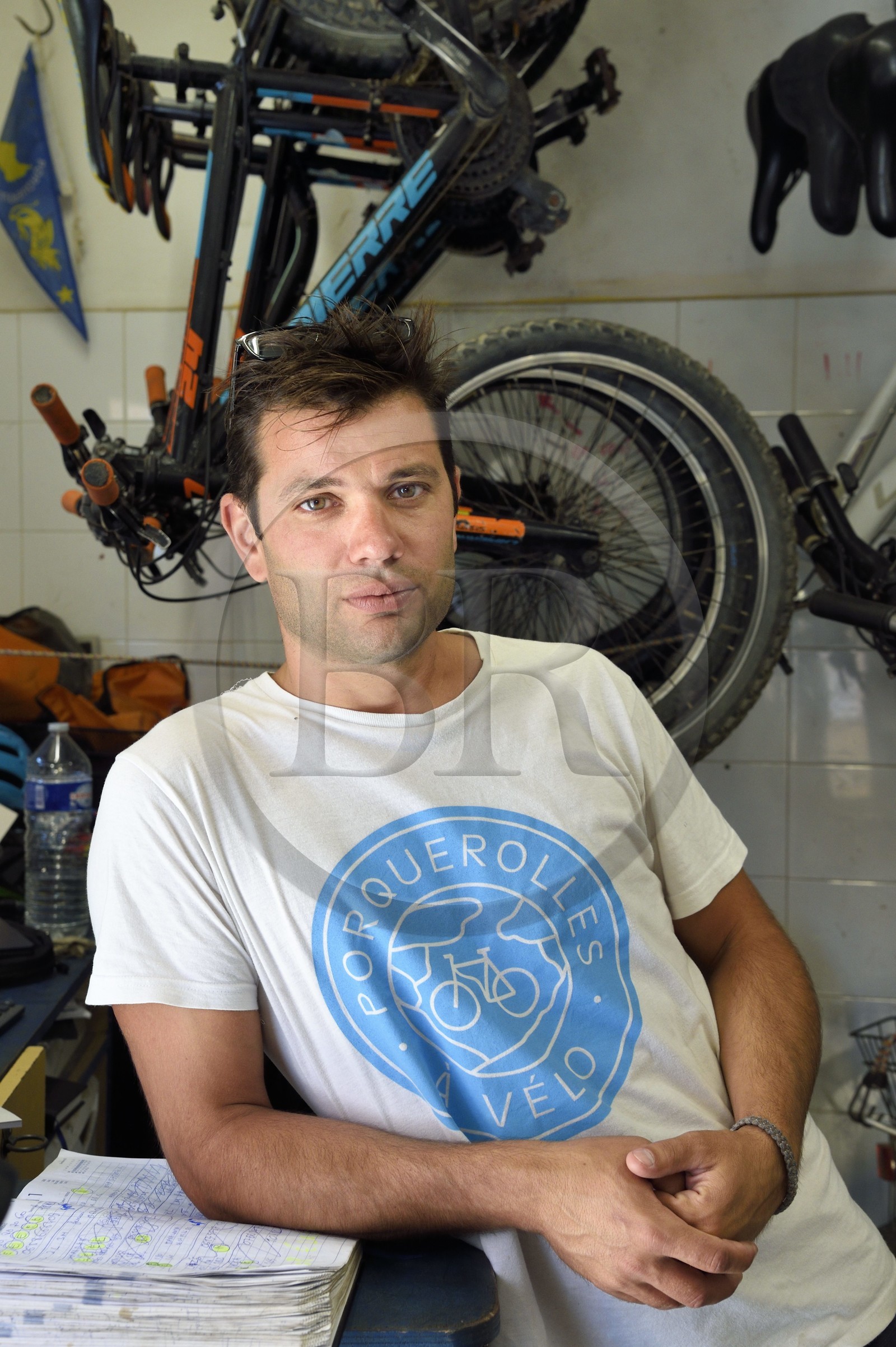 France, Var (83), Iles d'Hyères, parc national de Port Cros, Ile de Porquerolles, le loueur de vélo Edouard Ridolfi créateur de Porquerolles à Vélo