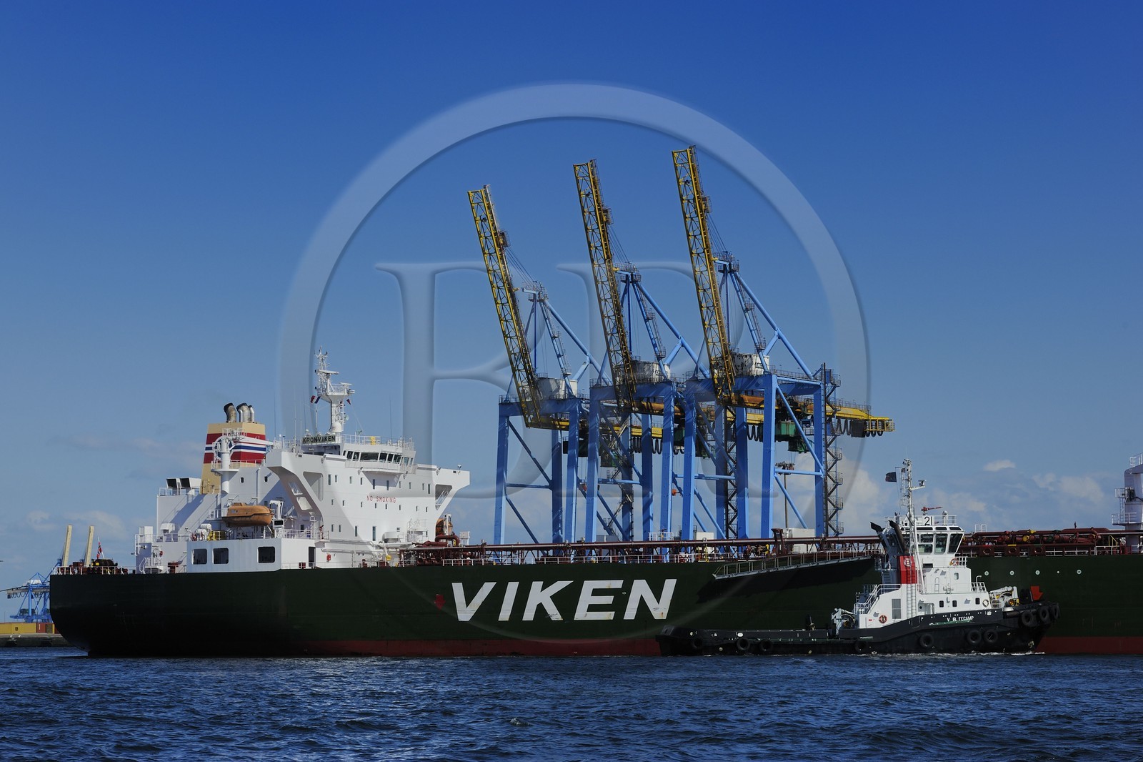 France, Seine-Maritime (76), Le Havre,  port de commerce, tanker dans le port pétrolier