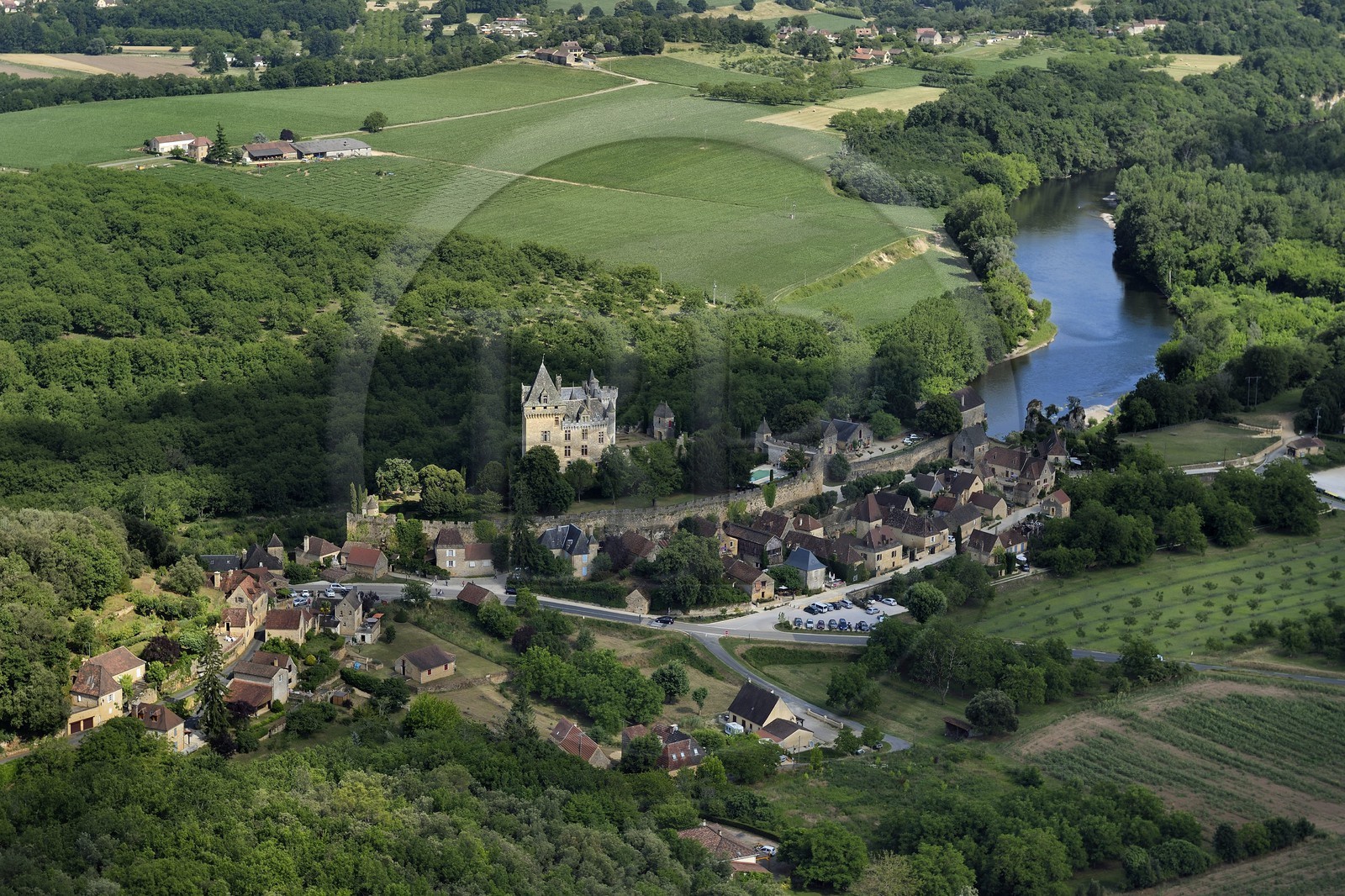 France, Dordogne, Perigord Noir, Dordogne Valley, Vitrac, Montfort Castle and the Cingle de Montfort (aerial view)