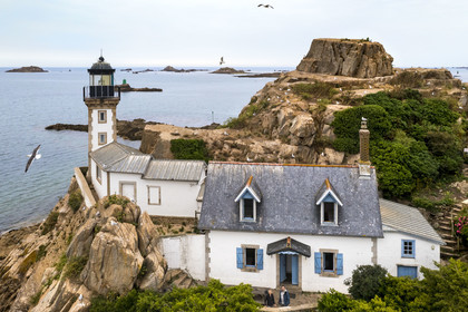 France, Finistère, Morlaix bay, Carantec, Louet Island and its lighthouse (aerial view)