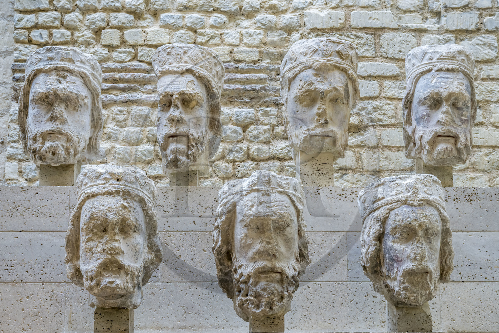 France, Paris (75), Musée de Cluny - Musée national du Moyen-Age, 7 têtes de rois de la galerie des Rois de Juda provenant de Notre-Dame-de-Paris