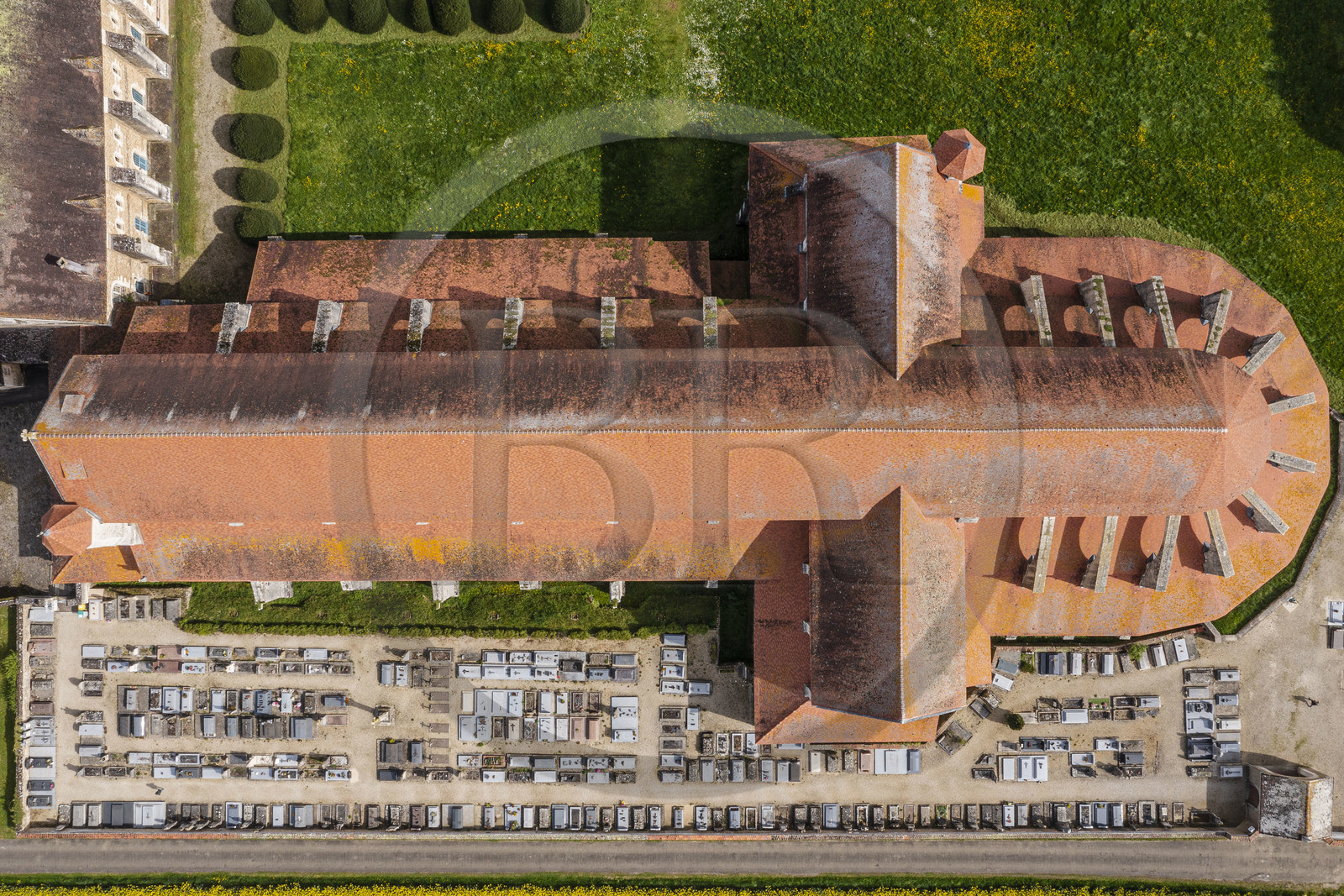 France, Yonne (89), vallée du Serein, Pontigny, l'abbaye cistercienne de Pontigny (vue aérienne) France, Yonne (89), vallée du Serein, Pontigny, l'abbaye cistercienne de Pontigny (vue aérienne)