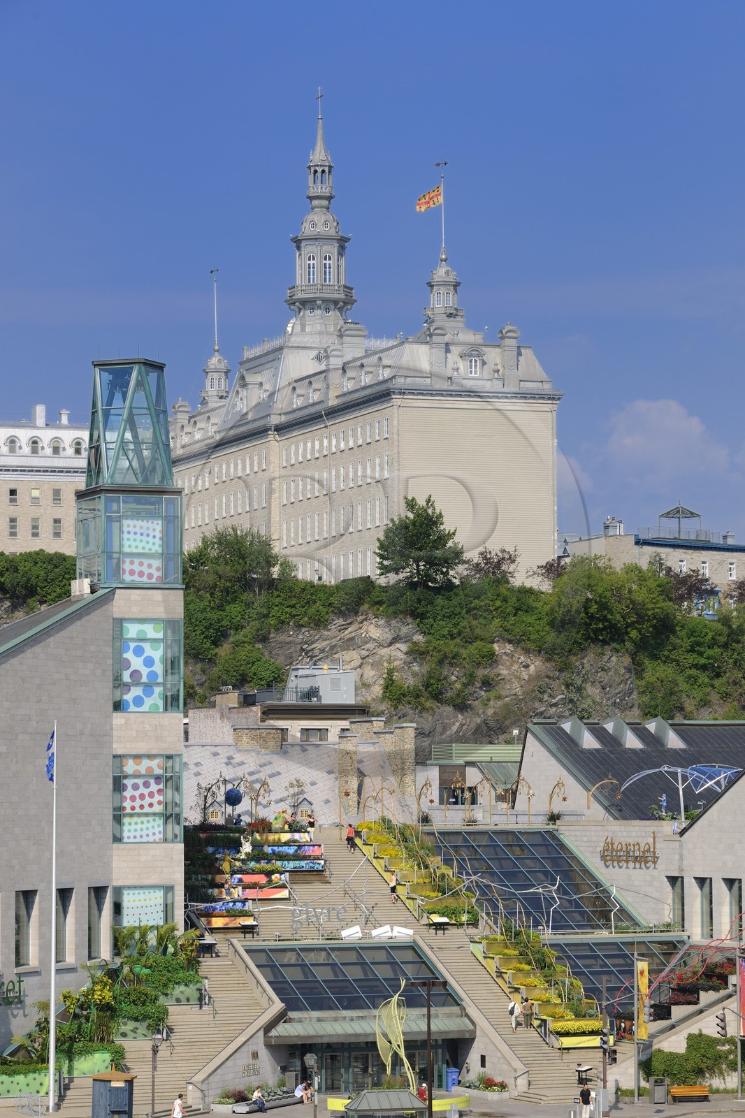 Canada, province de Québec, ville de Québec, Vieux-Québec classé Patrimoine Mondial de l' UNESCO, le musée de la Civilisation dominé par le Séminaire