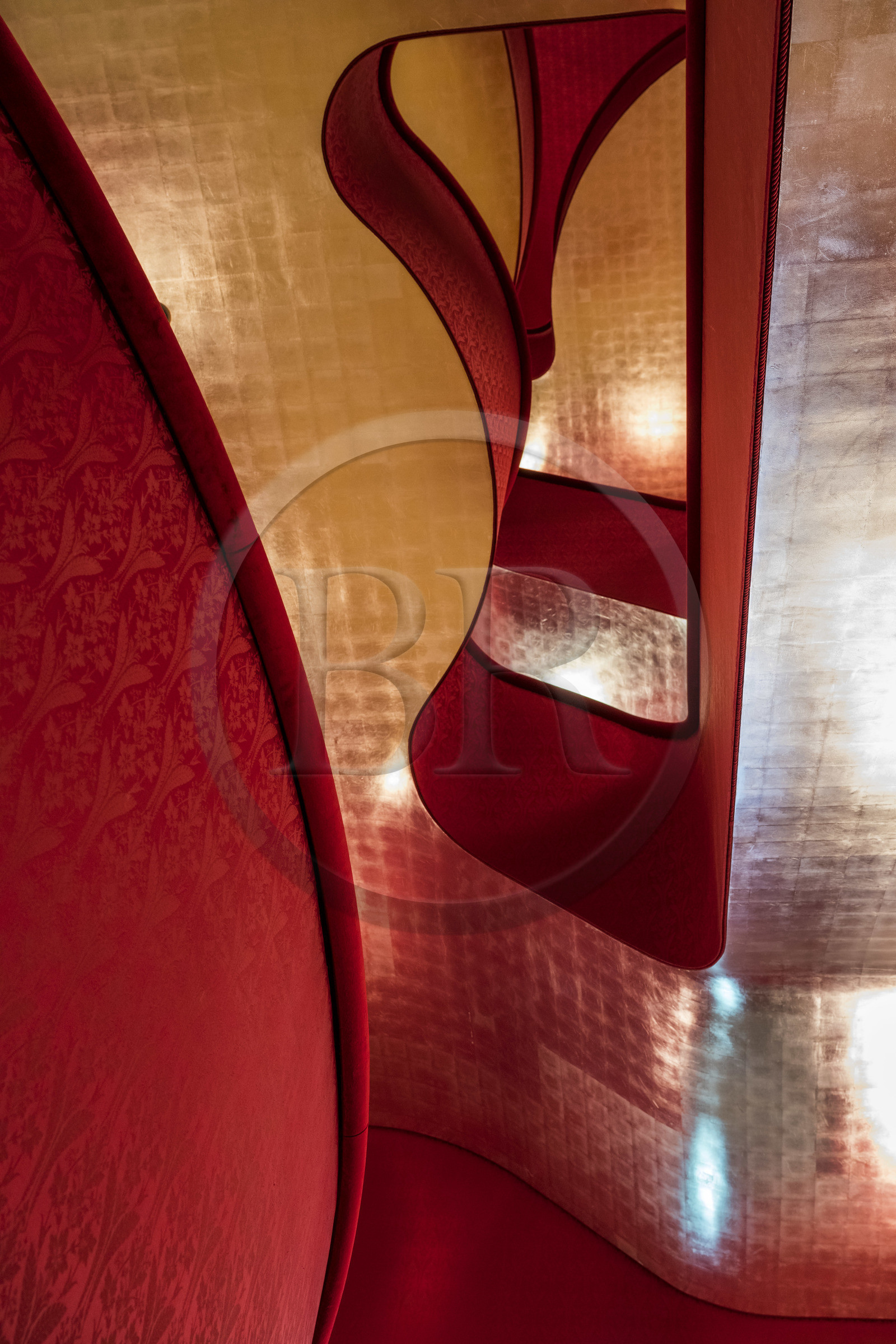 Suisse, Bâle, la salle de concert Stadtcasino Basel restructuré par les architectes Herzog et de Meuron, l'escalier principal