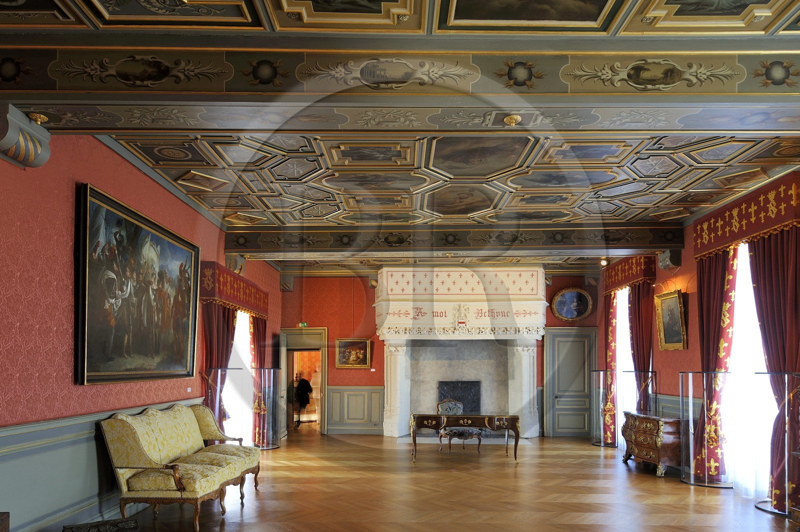 France, Loiret (45), Vallée de la Loire classée Patrimoine Mondial de l' UNESCO, Sully-sur-Loire, la chambre haute, mention obligatoire : Châteaux de Sully-sur-Loire, propriété du département du Loiret