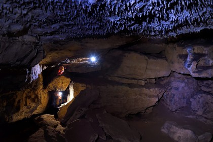 France, Dordogne (24), Périgord Noir, vallée de la Dordogne, Groléjac, initiation à la spéléologie avec Laurent Lignac de Couleur Périgord dans la grotte du Pechialet