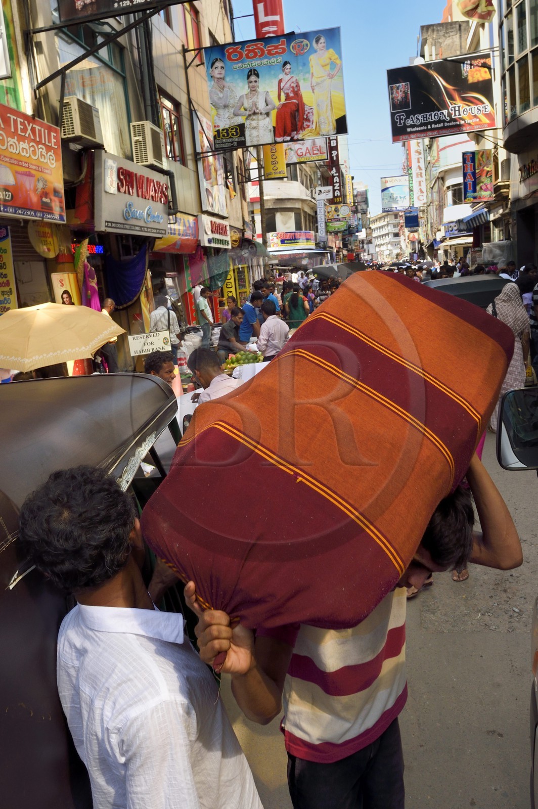 Sri Lanka, province de l'ouest, district de Colombo, Colombo, le bazar animé de Pettah dans 2nd Cross street
