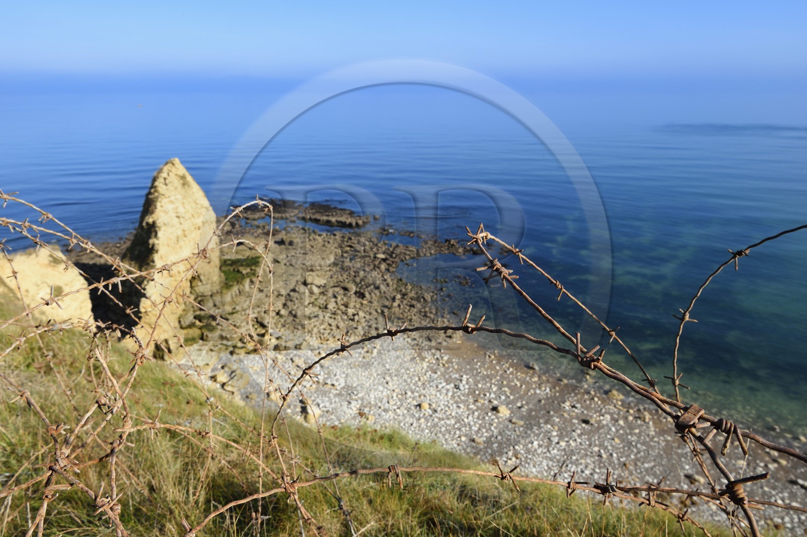 France, Calvados (14), Cricqueville-en-Bessin, barbelés du blockhaus de la Pointe du Hoc