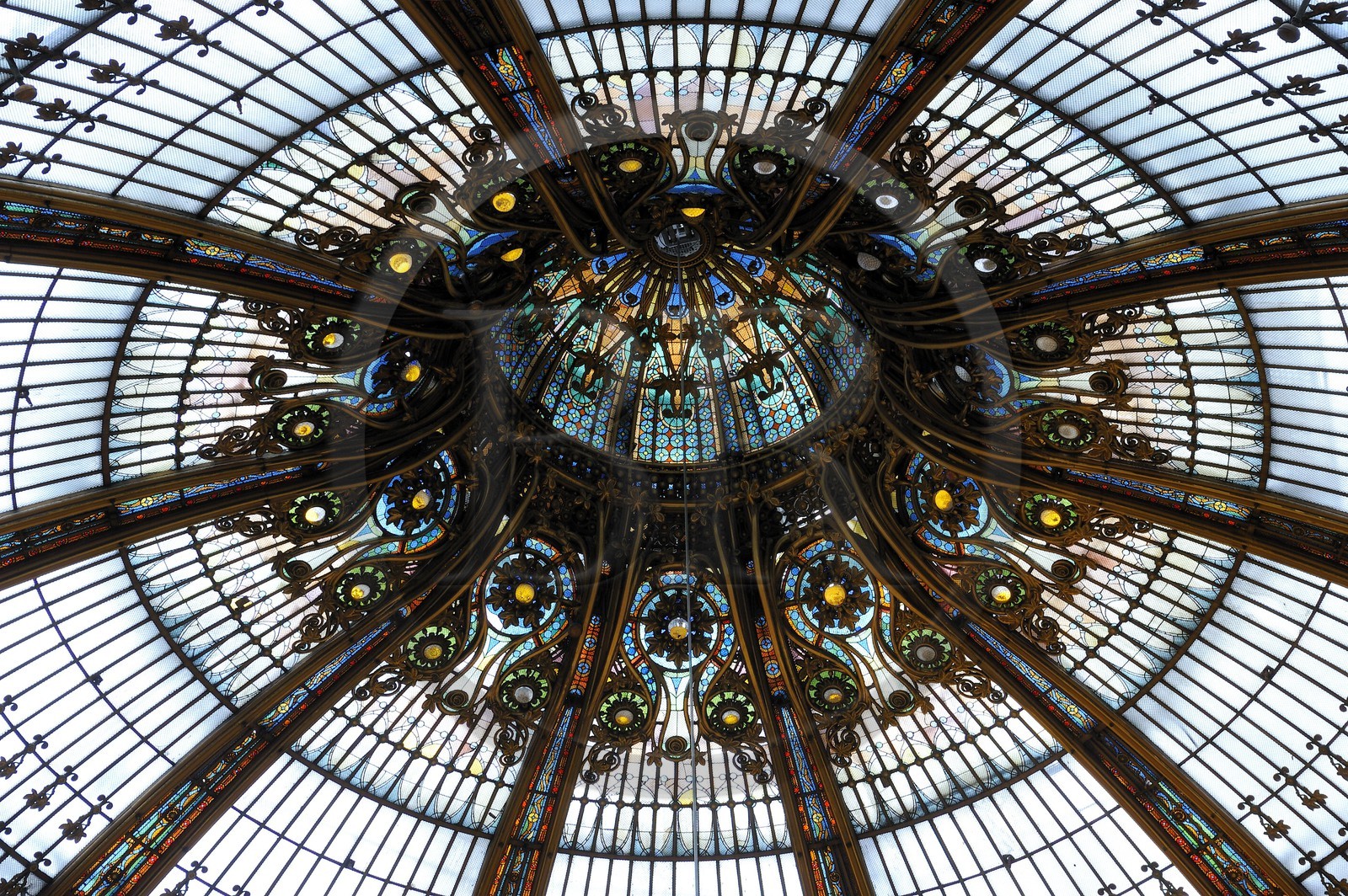 France, Paris (75), le grand magasin des Galeries Lafayette situé boulevard Haussmann, la verrière du dôme