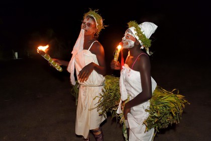 Gabon, province de Ogooué- Maritime, Omboué, région du Loango, danses traditionnelles Nkomi (Myènè)