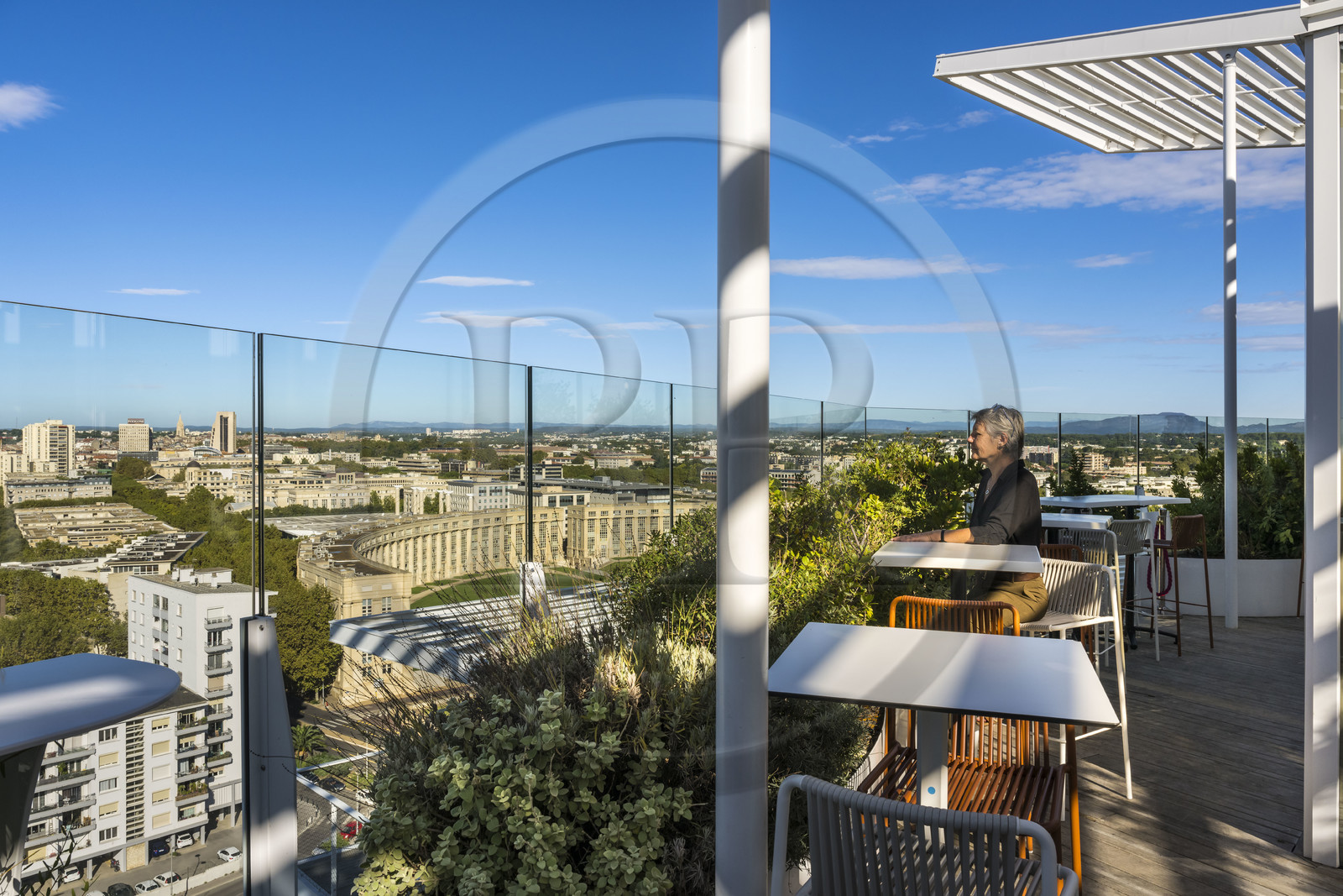 France, Hérault (34), Montpellier, quartier d'Antigone conçu par l'architecte catalan Ricardo Bofill depuis le bar au rooftop de l'immeuble L'Arbre Blanc de l'architecte japonais Sou Foujimoto