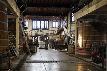 France, Seine-Maritime (76), Pays de Caux, Côte d'Albâtre, Fécamp, Palais Bénédictine, distillerie aux alambics de cuivre martelé de la liqueur Bénédictine