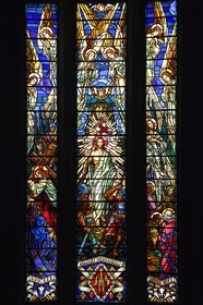 France, Allier (03), Vichy, église Notre-Dame-des-Malades et église Saint-Blaise, vitraux réalisés par les frères Mauméjean en 1933, Christ en Majesté