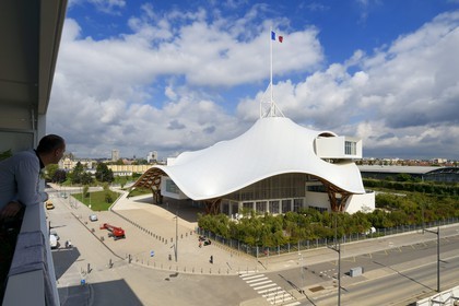 France, Moselle, Metz, Amphitheatre district, Centre Pompidou Metz, art center designed by architects Shigeru Ban and Jean de Gastines