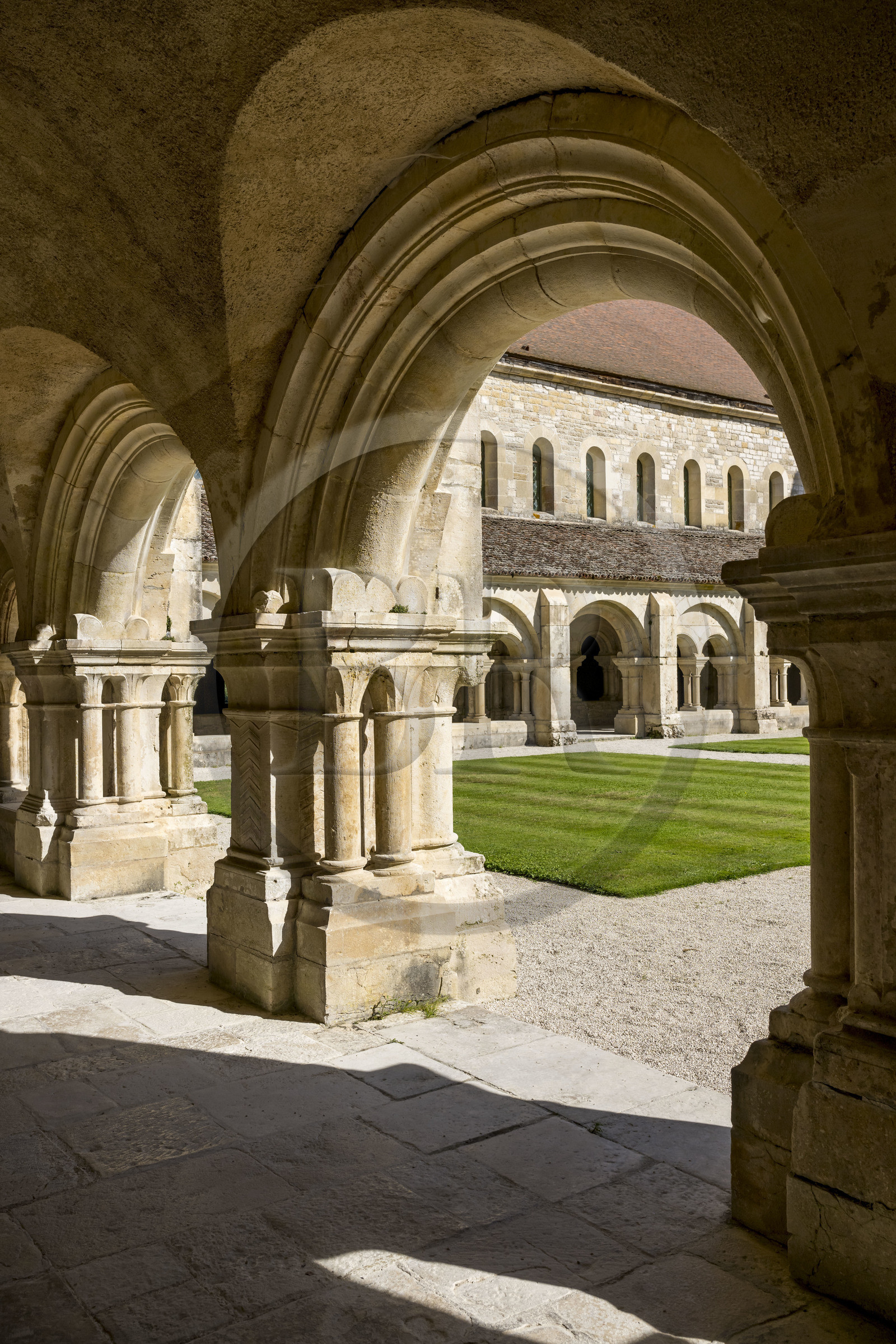 France, Côte-d'Or (21), Marmagne, l'abbaye cistercienne de Fontenay classée au Patrimoine Mondial de l'UNESCO, le cloître