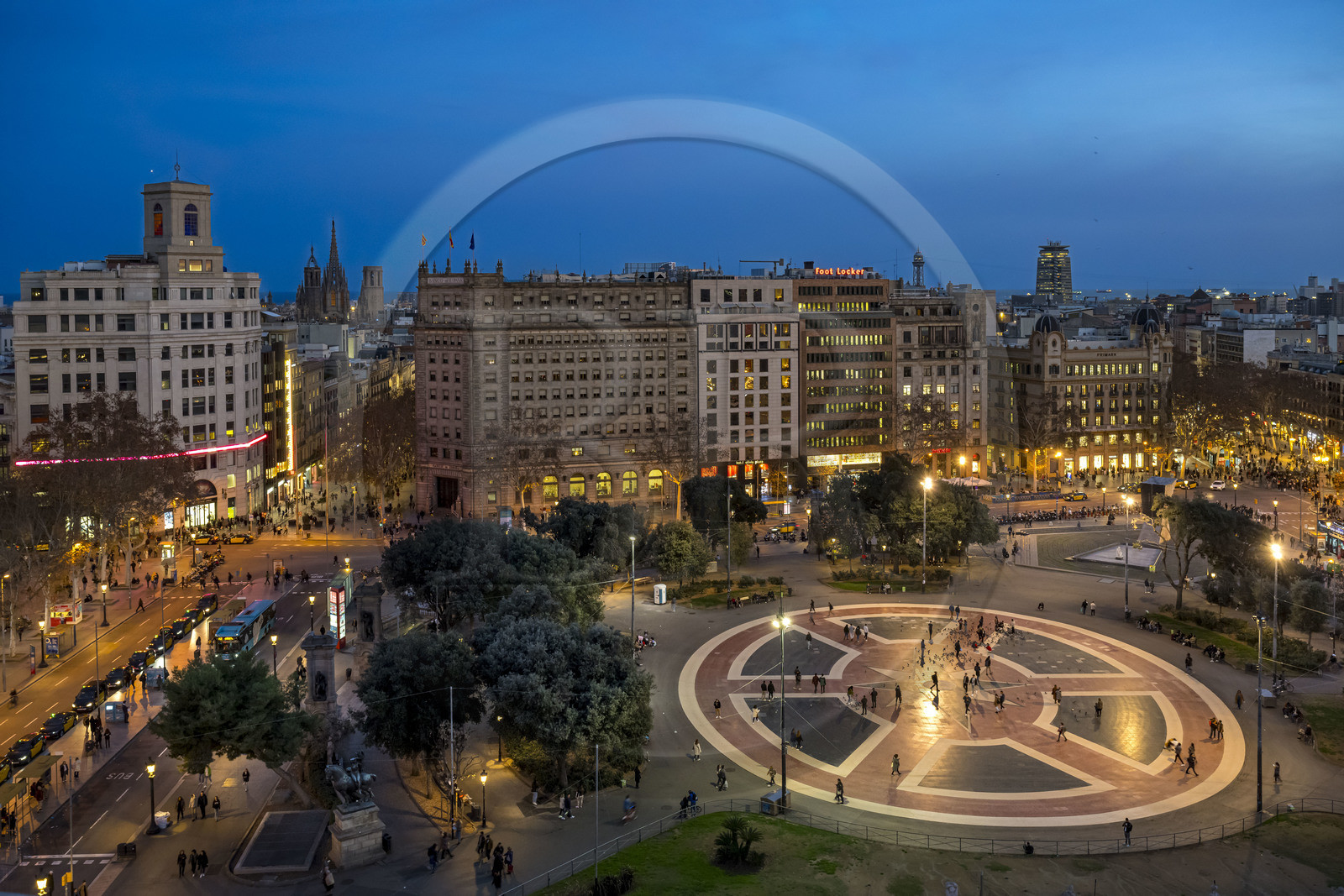 Espagne, Catalogne, Barcelone, quartier de l'Eixample, la place de Catalogne (placa de Catalunya)