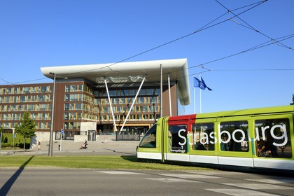 France, Bas-Rhin (67), Strasbourg, Agora, Bâtiment général du conseil de l'europe par le cabinet d'architectes Art et Build dans l'allée des Droits-de-l'Homme