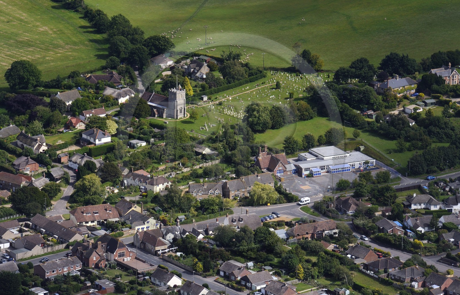 Royaume-Uni, Angleterre, Dorset, le village de Wool (vue aérienne) Royaume-Uni, Angleterre, Dorset, le village de Wool (vue aérienne)
