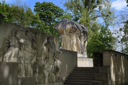 France, Rhône (69), Lyon,  le parc de la Tête d' Or, l’île du souvenir, memorial de l'architecte lyonnais Tony Garnier et du sculpteur Jean-Baptiste Larrivé grand prix de Rome en 1904 pour honorer les militaires morts au combat