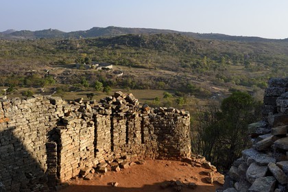 Zimbabwe, province de Masvingo, les ruines du site archéologique du Grand Zimbabwe, classé Patrimoine Mondial de l'UNESCO, Xème au XVème siècle, l'enclos oriental des Ruines de la colline (Hill Complex)