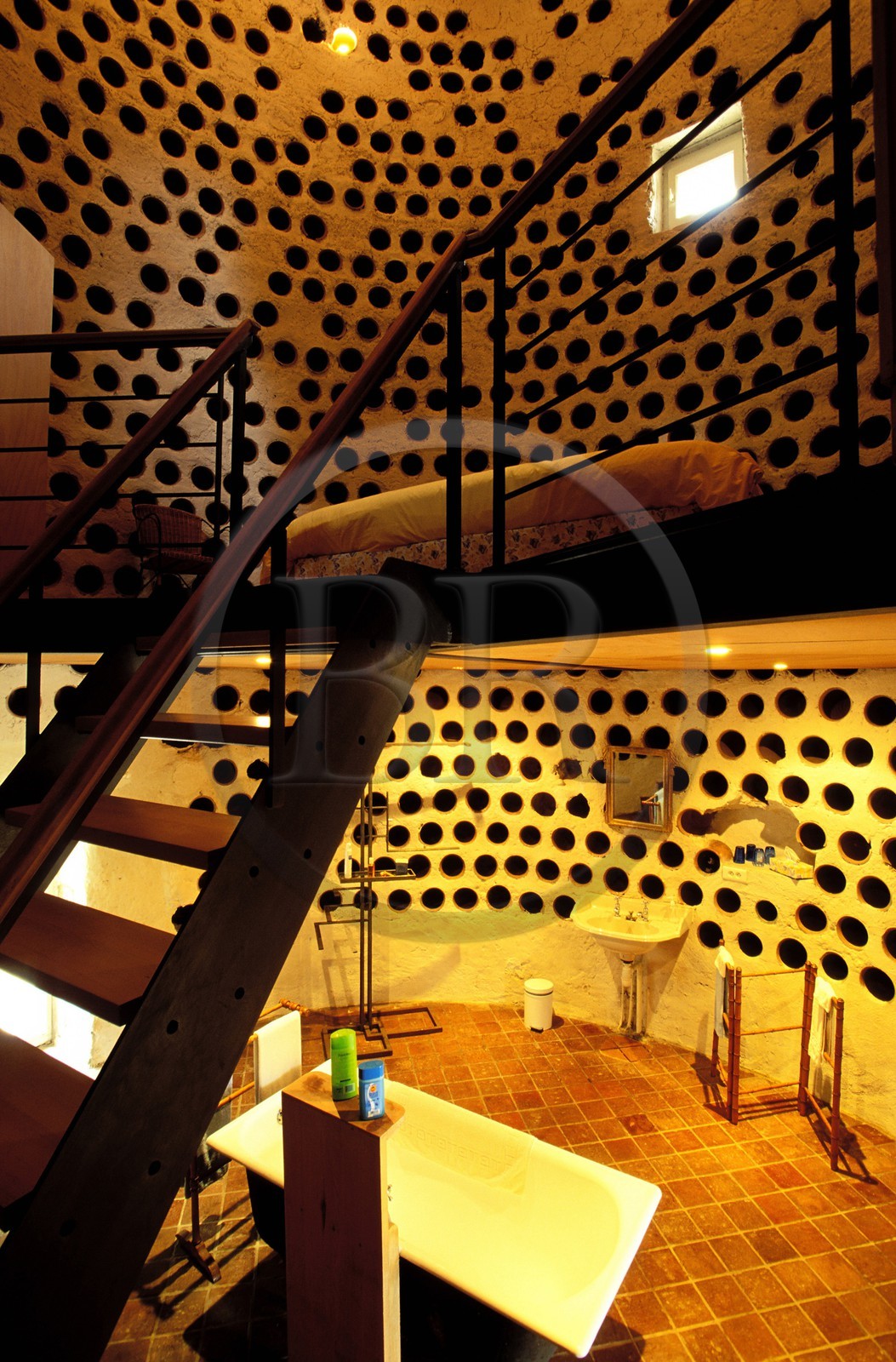 France, Saône-et-Loire (71), Chalonnais, Saint-Ambreuil, château de la Ferté, chambres d'hôtes dans un ancien pigeonnier France, Saône-et-Loire (71), Chalonnais, Saint-Ambreuil, château de la Ferté, chambres d'hôtes dans un ancien pigeonnier