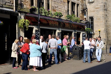 Royaume-Uni, Ecosse, Edimbourg, pub dans Rose street juste derrière Princes street