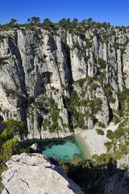 France, Bouches-du-Rhône (13), Marseille, Parc national des Calanques, Calanque d'En-Vau et sa plage (demande d'autorisation nécessaire avant publication)