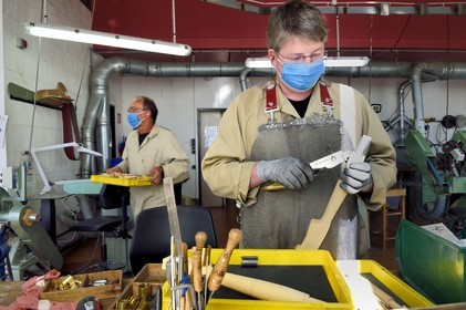 France, Dordogne (24), Périgord Vert, Nontron, fabrication artisanale des couteaux de Nontron à la Coutellerie Nontronnaise