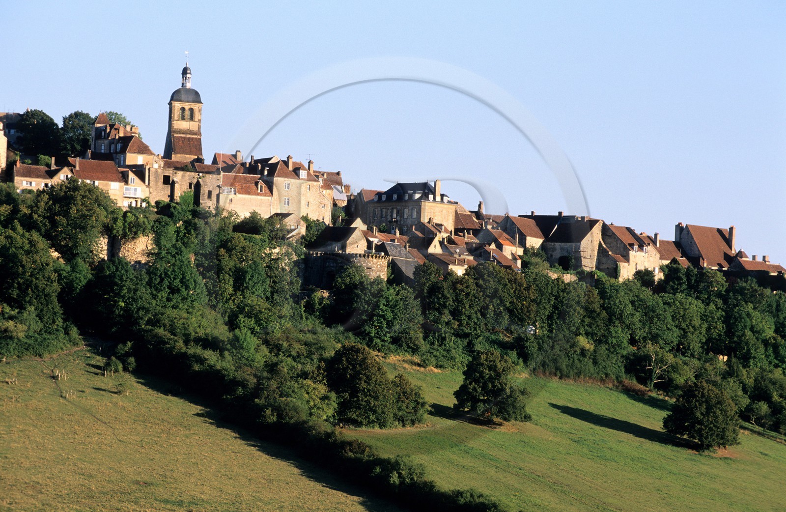 France, Yonne (89), Vézelay, labellisé Les Plus Beaux Villages de France, clocher de l' église Saint-Pierre