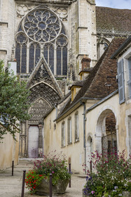 France, Yonne, Auxerre, place De L'Abbé Deschamps, Saint-Etienne Cathedral, facade of the south transept