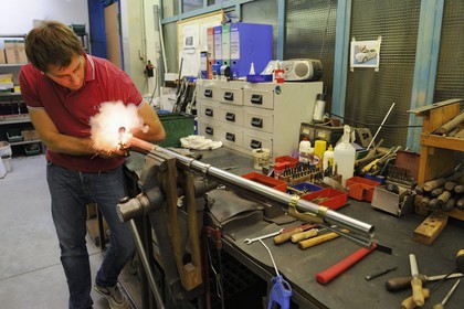 Italy, Lombardy, province of Brescia, Gardone Val Trompia, Davide Pedersoli & C manufacturer specialized in the production of historical muzzleloading guns, test of a rifle