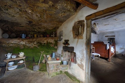 France, Bas-Rhin, parc regional des Vosges du nord (Northern Vosges Regional Natural Park), Eschbourg, Maisons des Rochers (Rocks houses) of Graufthal, semi-troglodytic houses of the 18th century and inhabited until 1958, bedroom