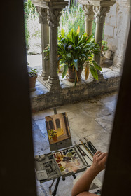 France, Bouches-du-Rhône (13), Parc Naturel Régional des Alpilles, Saint-Rémy-de-Provence, monastère Saint-Paul-de-Mausole, où Van Gogh fût interné en 1889-1890, peintres amateurs qui ont posé leur chevalet dans le cloitre roman du 11e et 12e siècle