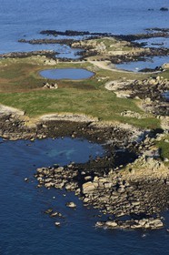 France, Finistère (29), parc naturel régional d'Armorique, mer d'Iroise, Ile de Balanec dans l'Archipel de Molène (vue aérienne)