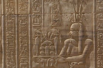 Egypte, temple de Kom Ombo, bas-relief