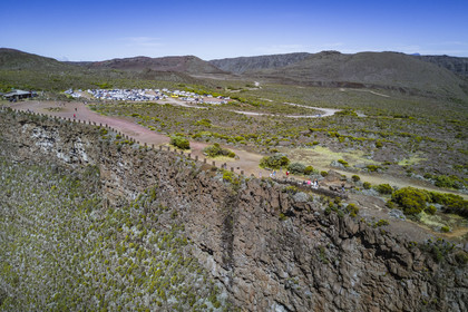 France, Ile de la Reunion, Parc National de la Réunion classé Patrimoine Mondial de l'UNESCO, volcan du Piton de la Fournaise, les falaises du Pas de Bellecombe en bordure de la caldera(vue aérienne)