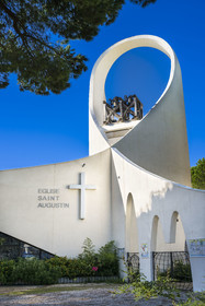 France, Hérault (34), La Grande-Motte, labellisé patrimoine du XXème siècle, l'église Saint-Augustin des architectes Jean Balladur et Jean-Bernard Tostivint