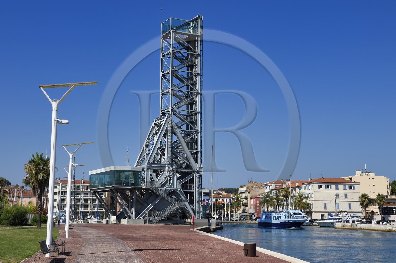 France, Var (83), La Seyne-sur-Mer, Parc de la Navale sur les anciens chantiers navals, le pont levant ou basculant