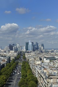 France, Paris (75), l'axe royal de la Concorde à La Défense, avenue de la Grande Armée, vu du haut de l'Arc de Triomphe