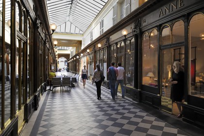 France, Paris (75), Galerie Vero-Dodat entre la rue Jean-Jacques-Rousseau et la rue du Bouloi