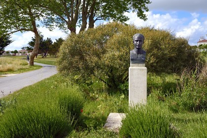 France, Charente-Maritime (17), Ile d'Aix, buste de Napoleon Bonaparte en mémoire à ses dernières journées sur l'ile et en territoire français du 12 au 15 juillet 1815